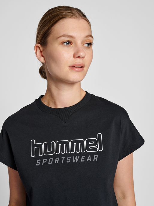 hmlLGC JUNE CROPPED T-SHIRT, BLACK, model