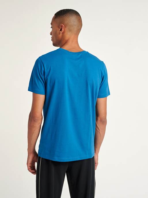 hmlPETER T-SHIRT S/S, 8370, model