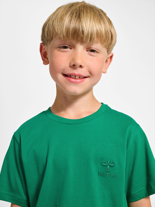 hmlTRELLE T-SHIRT S/S, PEPPER GREEN, model