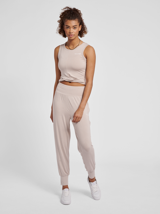 hmlMT FIONA TOP, CHATEAU GRAY, model