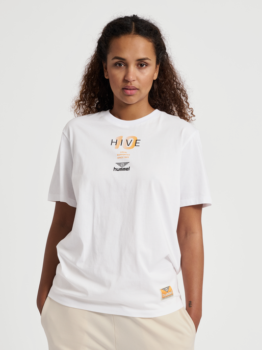 hmlHIVE AIDEN T-SHIRT, WHITE, model