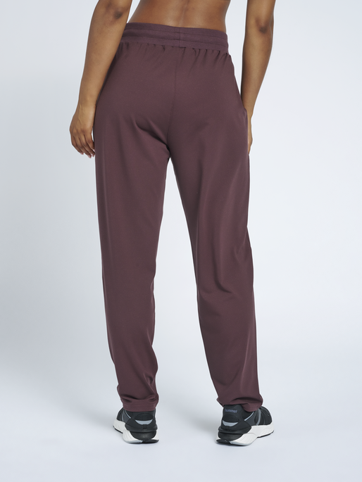 hmlLUISE LOOSE PANTS, FUDGE, model