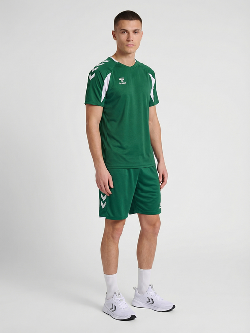 hmlCORE 2.0 SHORTS, EVERGREEN/WHITE, model