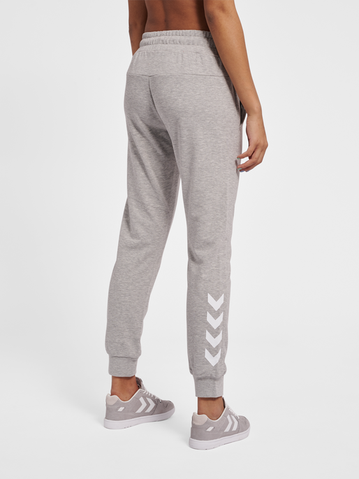 hmlNONI 2.0 REGULAR PANTS, GREY MELANGE, model