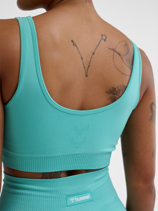 hmlALIVE SEAMLESS BRA, POOL BLUE, model