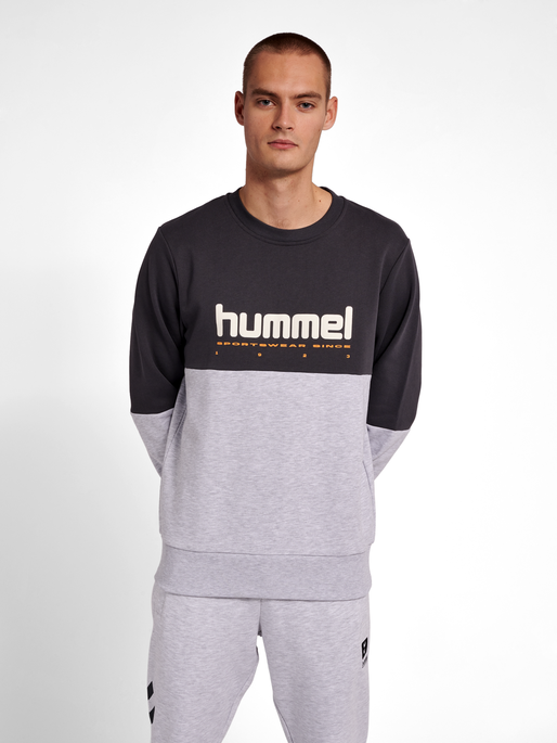 hmlLGC MANFRED SWEATSHIRT, LIGHT GREY MELANGE, model