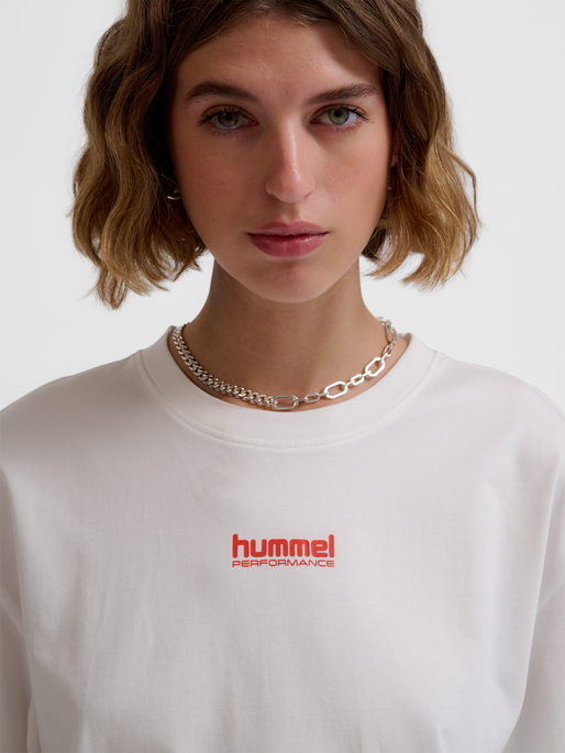 hmlFAST LOOSE T-SHIRT S/S, WHITE, model