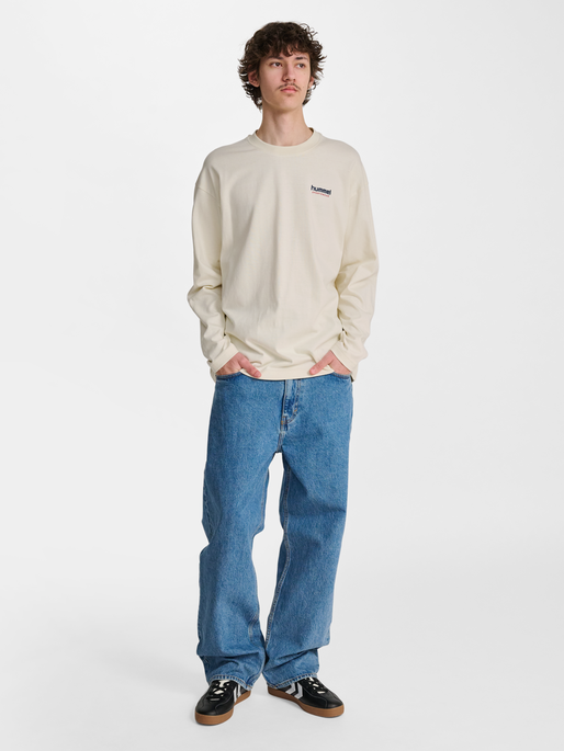 hmlLOOSE T-SHIRT L/S SW, TOFU, model