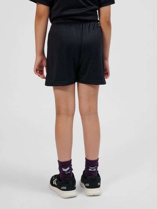 hmlGRAPHIC UNIVERSE SHORTS KIDS, BLACK, model