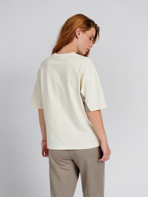 hmlROOFTOP T-SHIRT, 9022, model