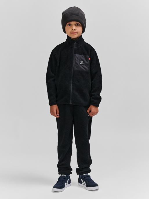 hmlATLAS FLEECE PANTS, BLACK, model