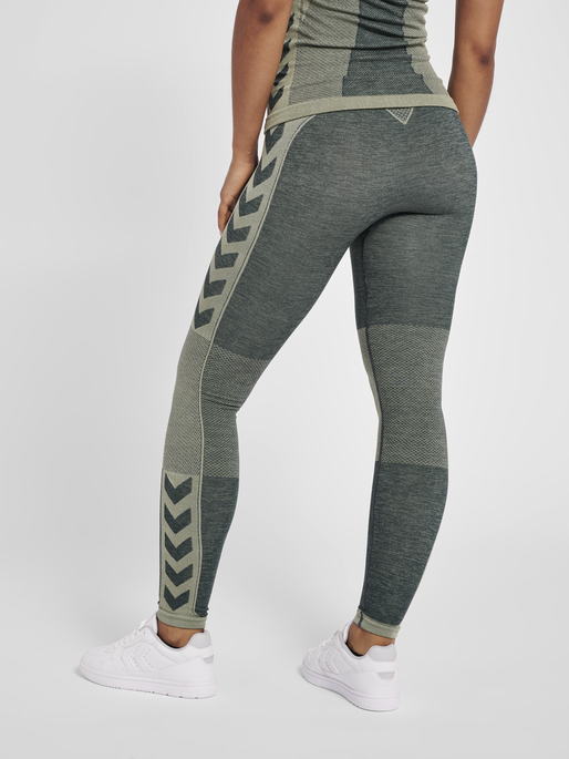 hmlCLEA SEAMLESS MID WAIST TIGHTS, DARKEST SPRUCE/BASIL MELANGE, model