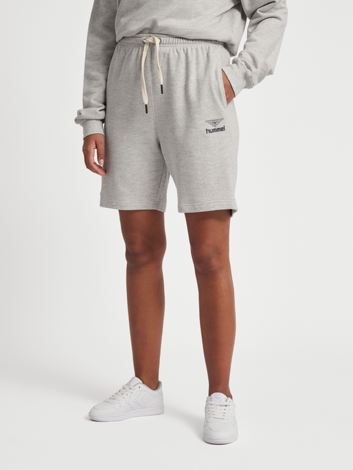 hmlHIVE LUCAS SWEATSHORTS, 2006, model