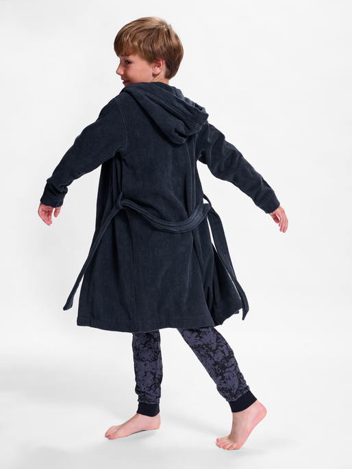 hmlKIRBY ROBE, OMBRE BLUE, model