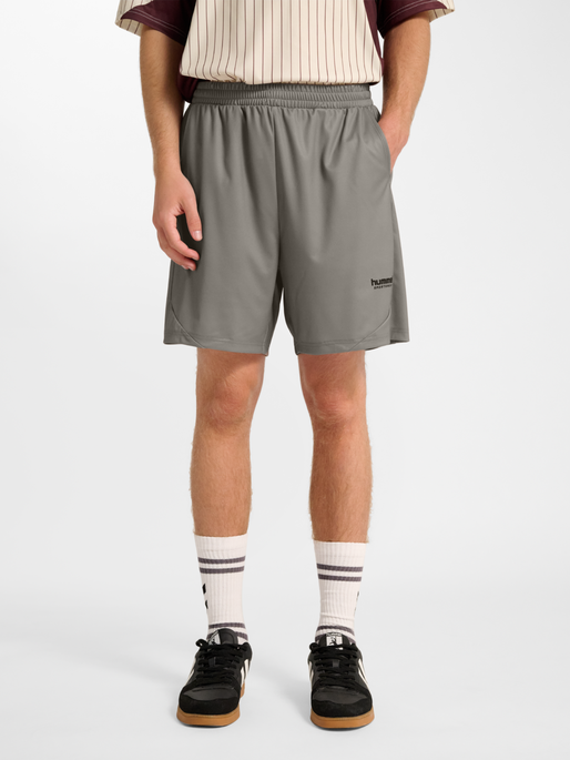 hmlLOOSE POLY SHORTS TOPSCORER, ROCK RIDGE, model