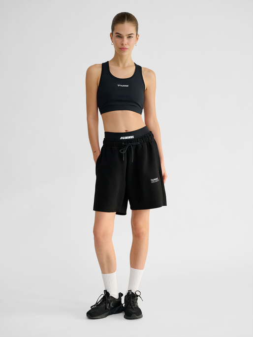 hmlTECH FLEECE SHORTS, BLACK, model
