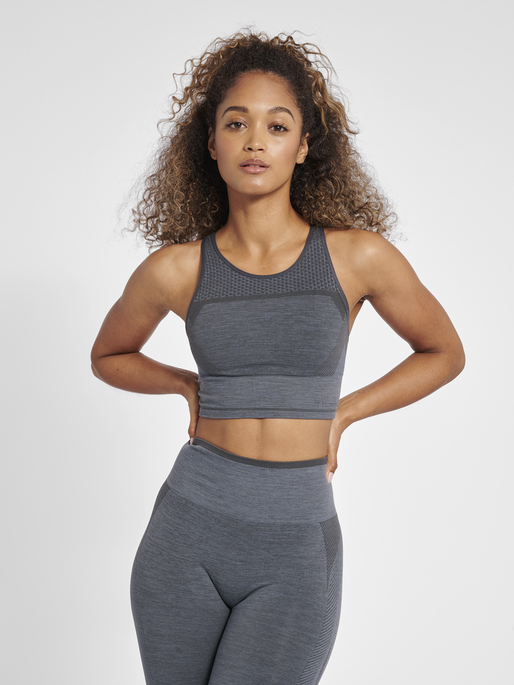hmlSKY SEAMLESS SPORTS TOP, 1545, model