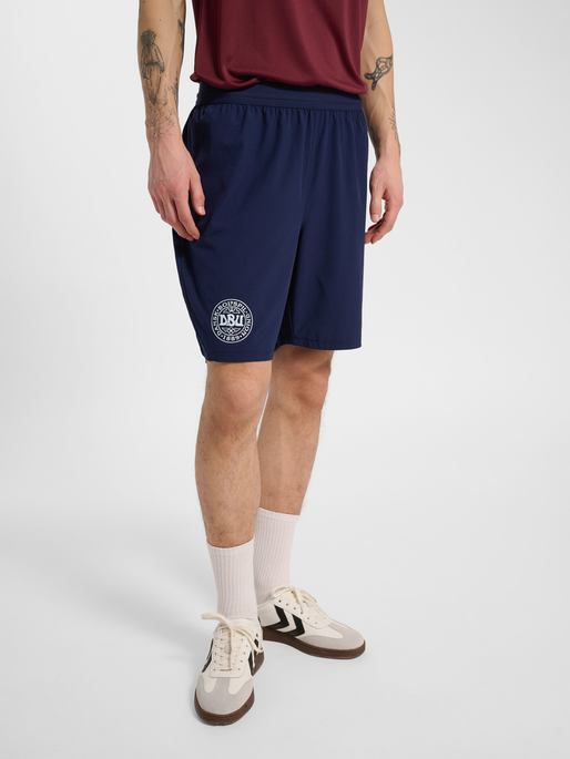 DBU 26 PRO TR WOVEN SHORTS, PEACOAT, model