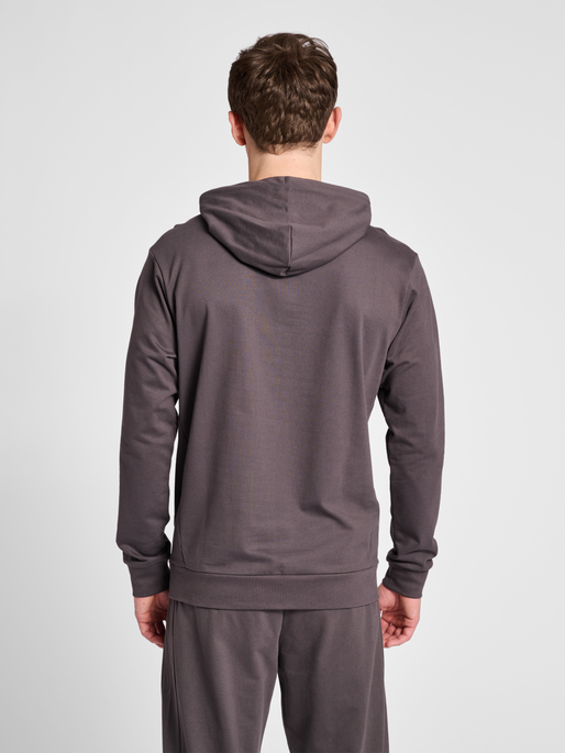 hmlOFFGRID COTTON HOODIE, FORGED IRON/DARK CITRON, model