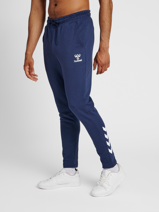 hmlISAM 2.0 TAPERED PANTS, PEACOAT, model