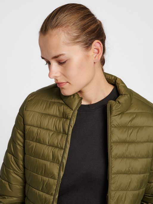 hmlRED QUILTED JACKET WOMAN, DARK OLIVE, model