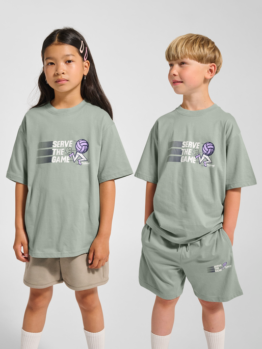 hmlJR LOOSE T-SHIRT S/S HS GRAPHIC, ICEBERG GREEN, model