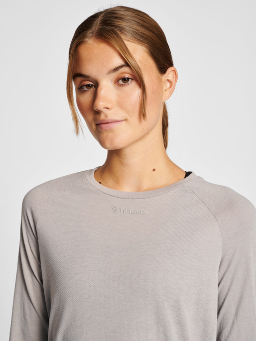 hmlMT VANJA T-SHIRT L/S, PALOMA, model