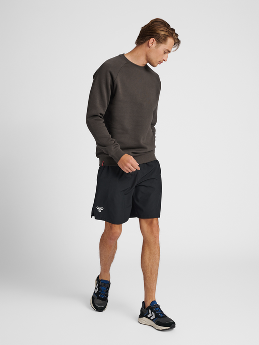 hmlRED HEAVY SWEATSHIRT, RAVEN, model