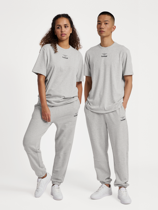 hmlHIVE LUCAS SWEATPANTS, GREY MELANGE, model