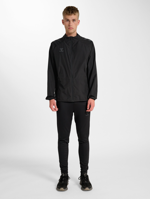 hmlPRO TRAINING LIGHTWEIGHT JACKET, BLACK, model