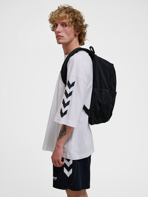hmlBACKBACK SPORTSWEAR, BLACK, model