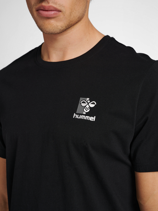 hmlIC MARTY T-SHIRT, 2001, model