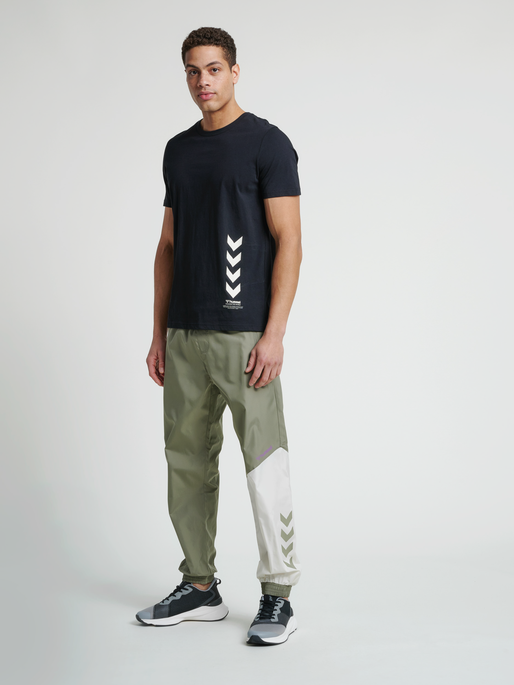 hmlDUNCAN T-SHIRT, 2001, model