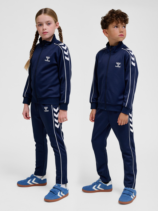 hmlTRACK TRACKSUIT, BLACK IRIS, model