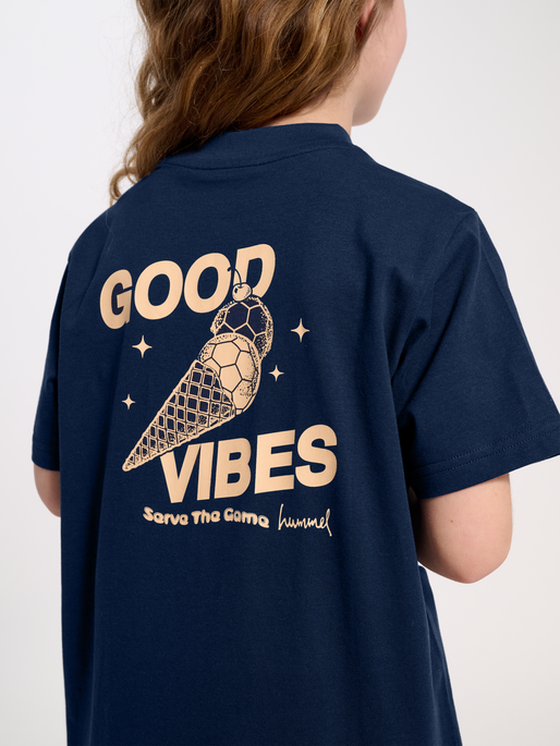 hmlJR REG GRAPHIC T-SHIRT S/S, DRESS BLUES, model