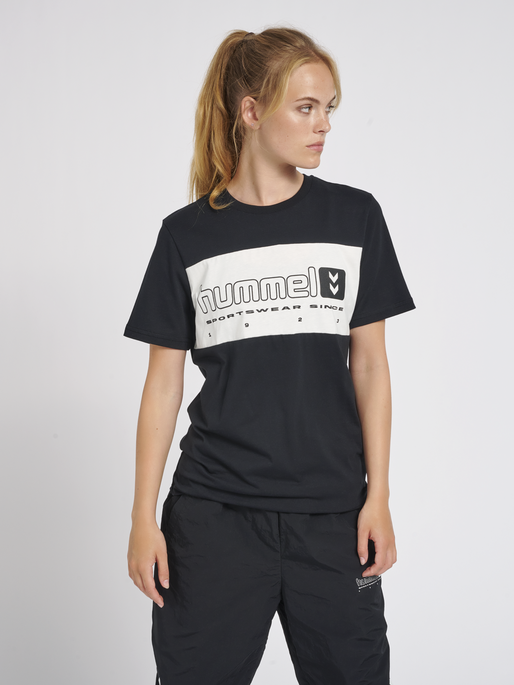 hmlLGC MUSA T-SHIRT, 2001, model