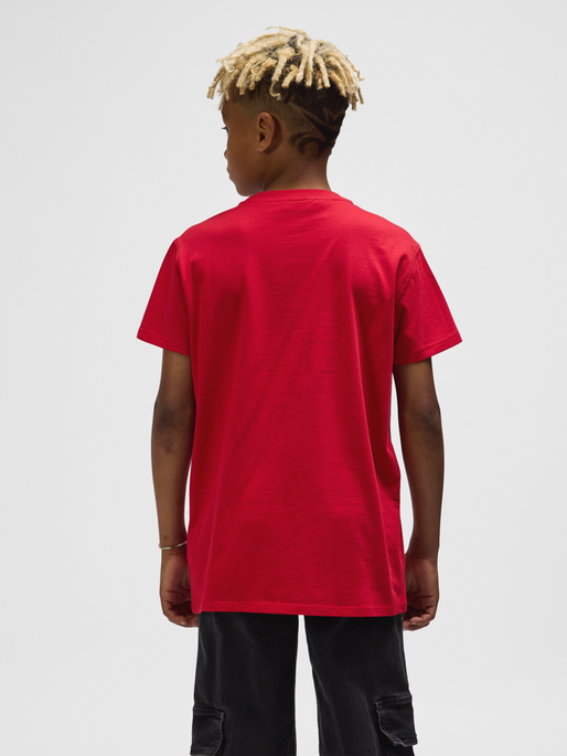 hmlGO 2.0 LOGO T-SHIRT S/S KIDS, TRUE RED, model