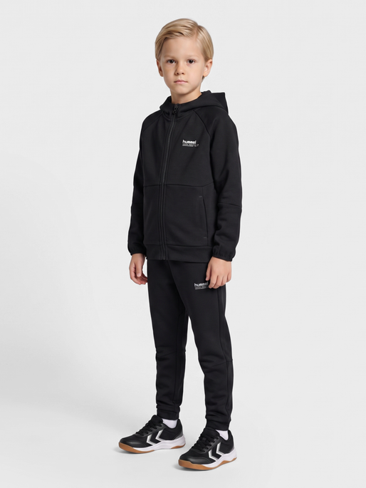 hmlJR TECH FLEECE PANTS, BLACK, model