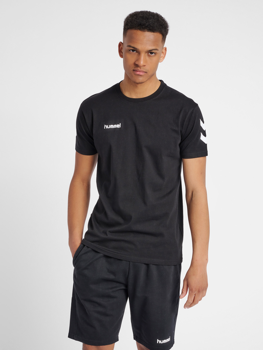 HMLGO COTTON T-SHIRT S/S, BLACK, model