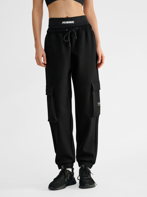 hmlTECH FLEECE LOOSE CARGO PANTS, BLACK, model