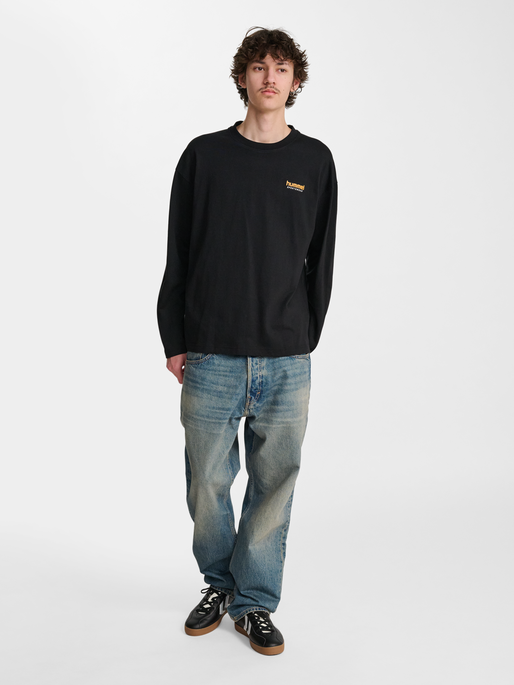 hmlLOOSE T-SHIRT L/S SW, BLACK, model