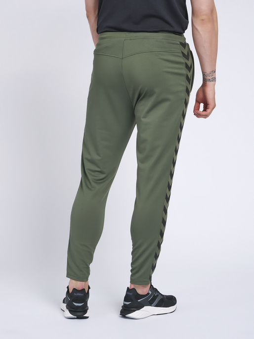 hmlNATHAN 2.0 TAPERED PANTS, 6012, model