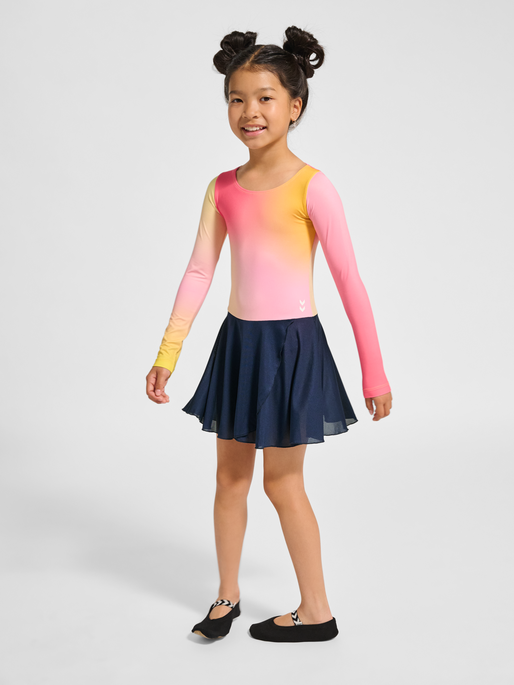 hmlJR GYM DRESS, SOLAR POWER, model