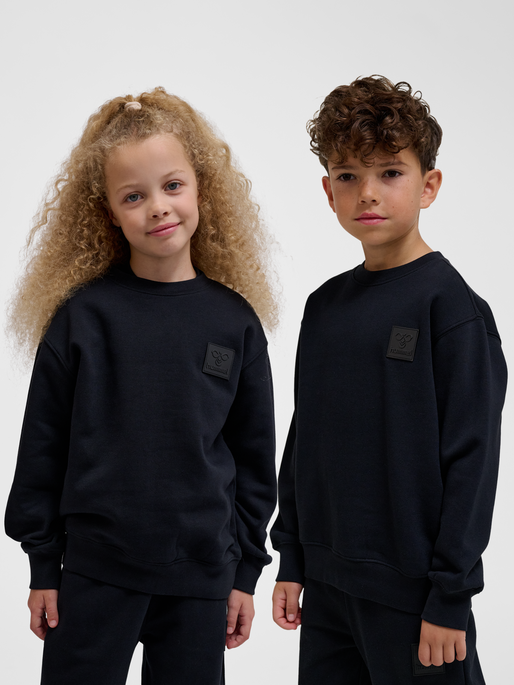 hmlCLEAN SWEATSHIRT, BLACK, model