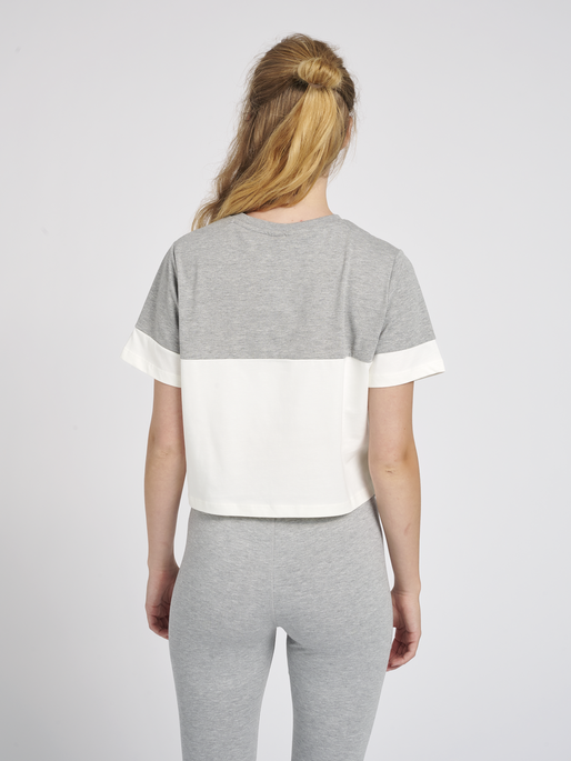 hmlLGC SIW CROPPED T-SHIRT, 2006, model