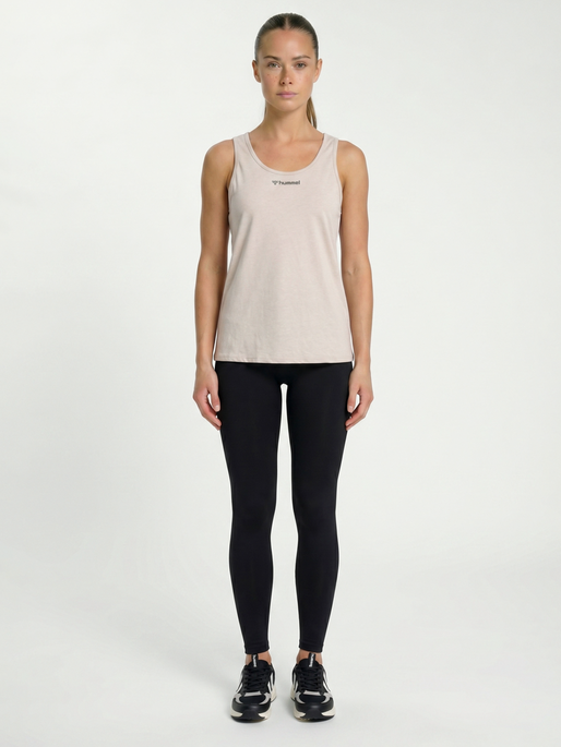 hmlZANDRA TOP, PUMICE STONE MELANGE, model