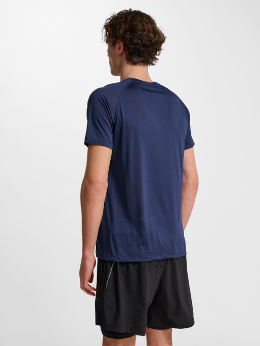 nwlBEAT T-SHIRT, BLACK IRIS, model