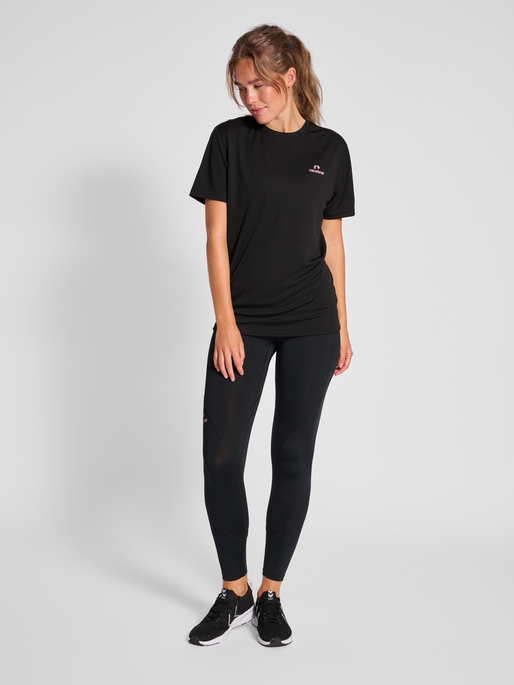 nwlSB S/S RUNNING TEE, BLACK, model