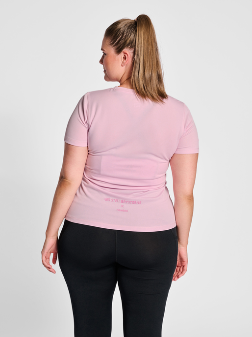 nwlSB S/S RUNNING T-SHIRT WO, PINK LADY, model