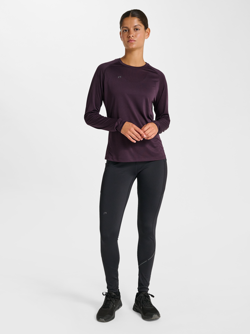 nwlBEAT W T-SHIRT L/S, PLUM PERFECT, model